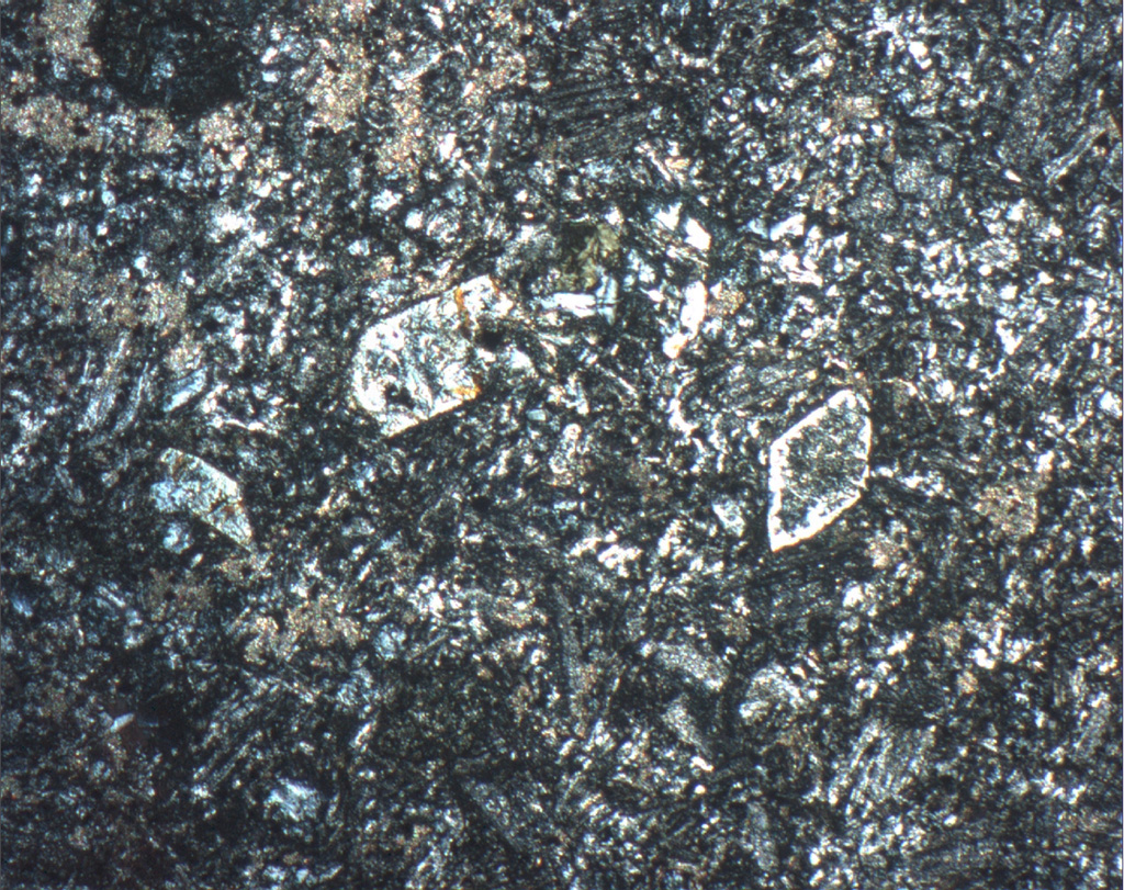 Aspecto que presenta el basalto de la cantera de Llungara
