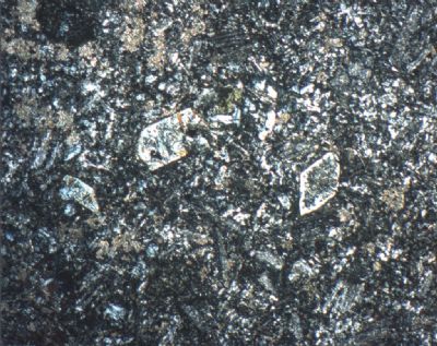 Aspecto que presenta el basalto de la cantera de Llungara