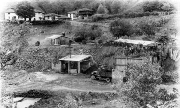 En esta foto se aprecian las labores de construccin de las instalaciones mineras de Vegapalla, hacia finales de los aos cuarenta